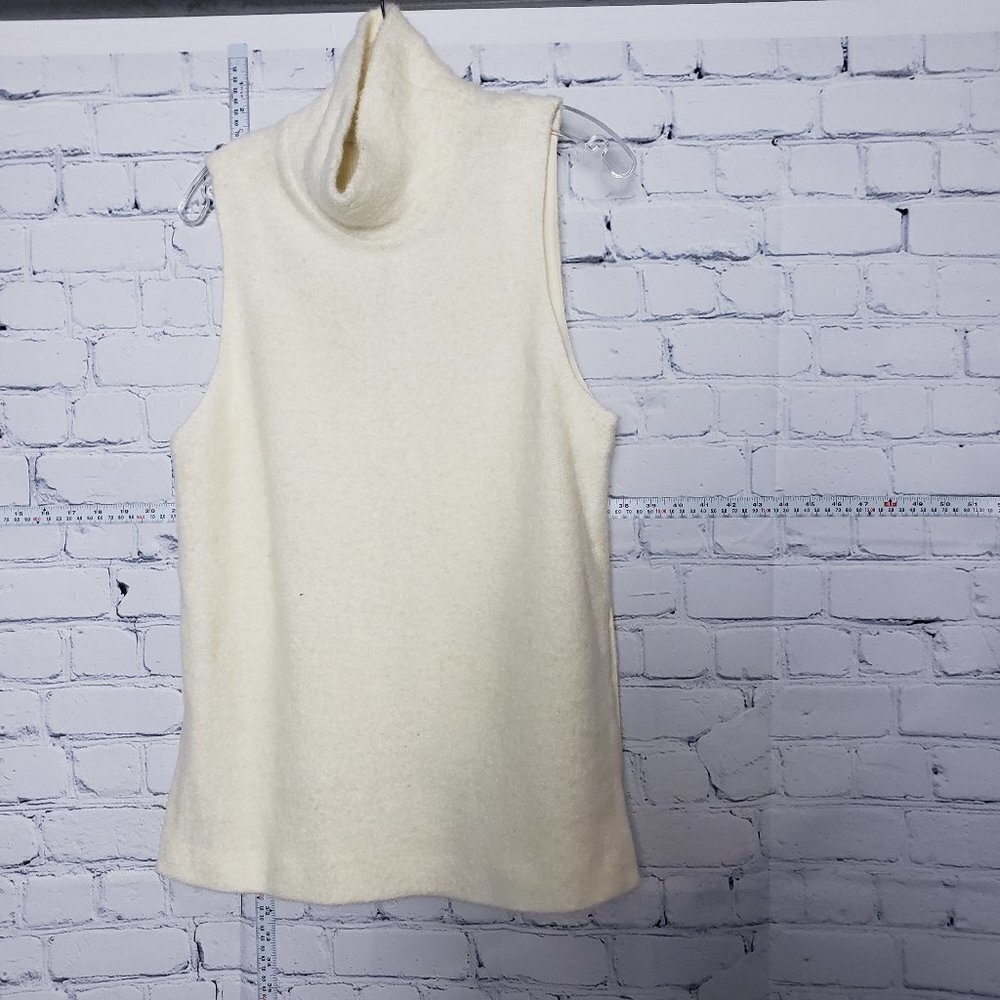 Elizabeth and James Sleeveless Cream Turtleneck Shell Sweater Top NWT size Large